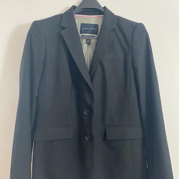 Banana Republic Classic Two-Button Fitted Blazer, Size 6 - Picture 1 of 9